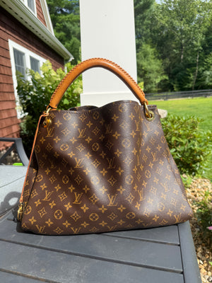 1768. Louis Vuitton Monogram Artsy