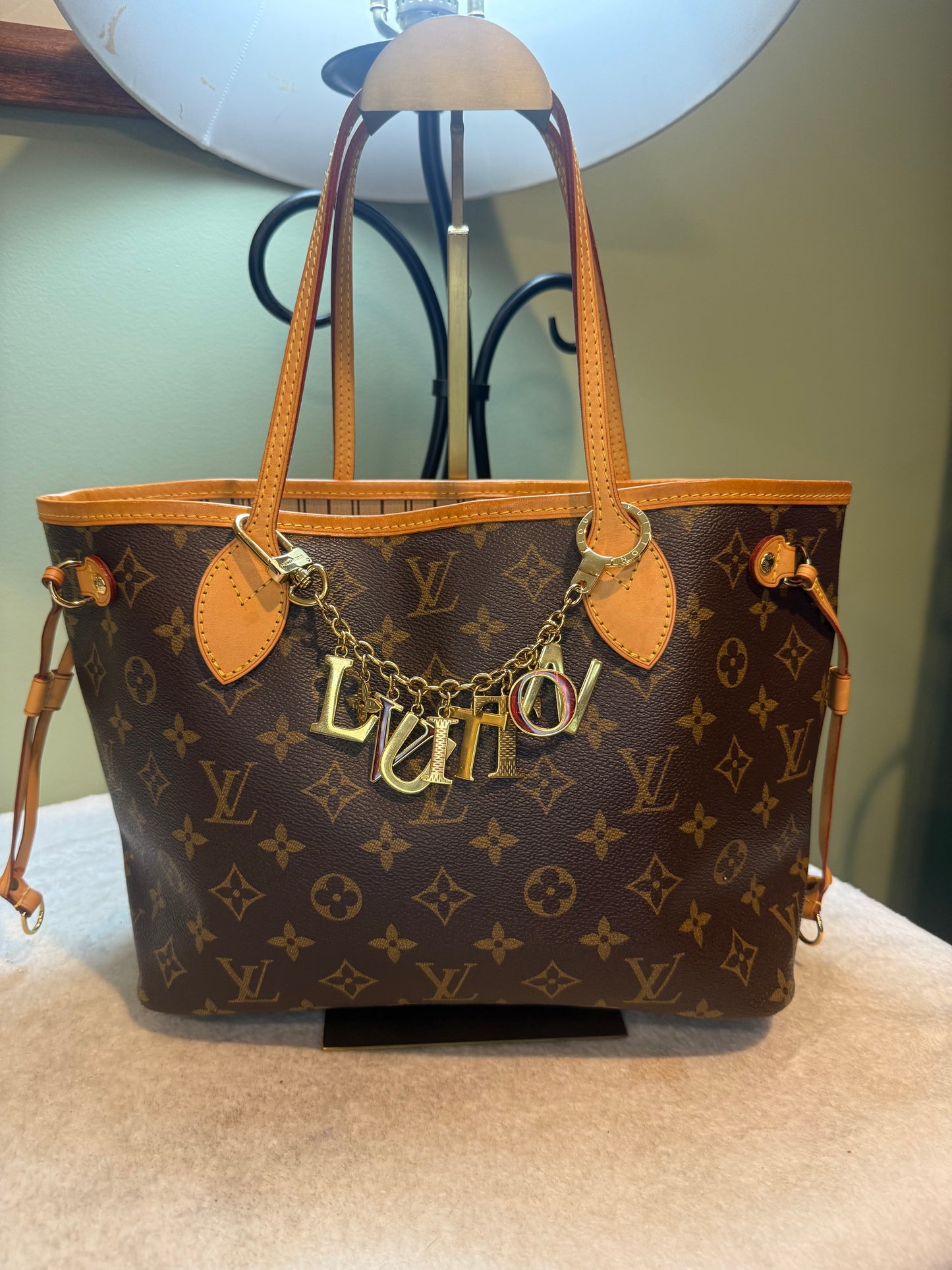 1608. Louis Vuitton Monogram Neverfull PM with Pouch
