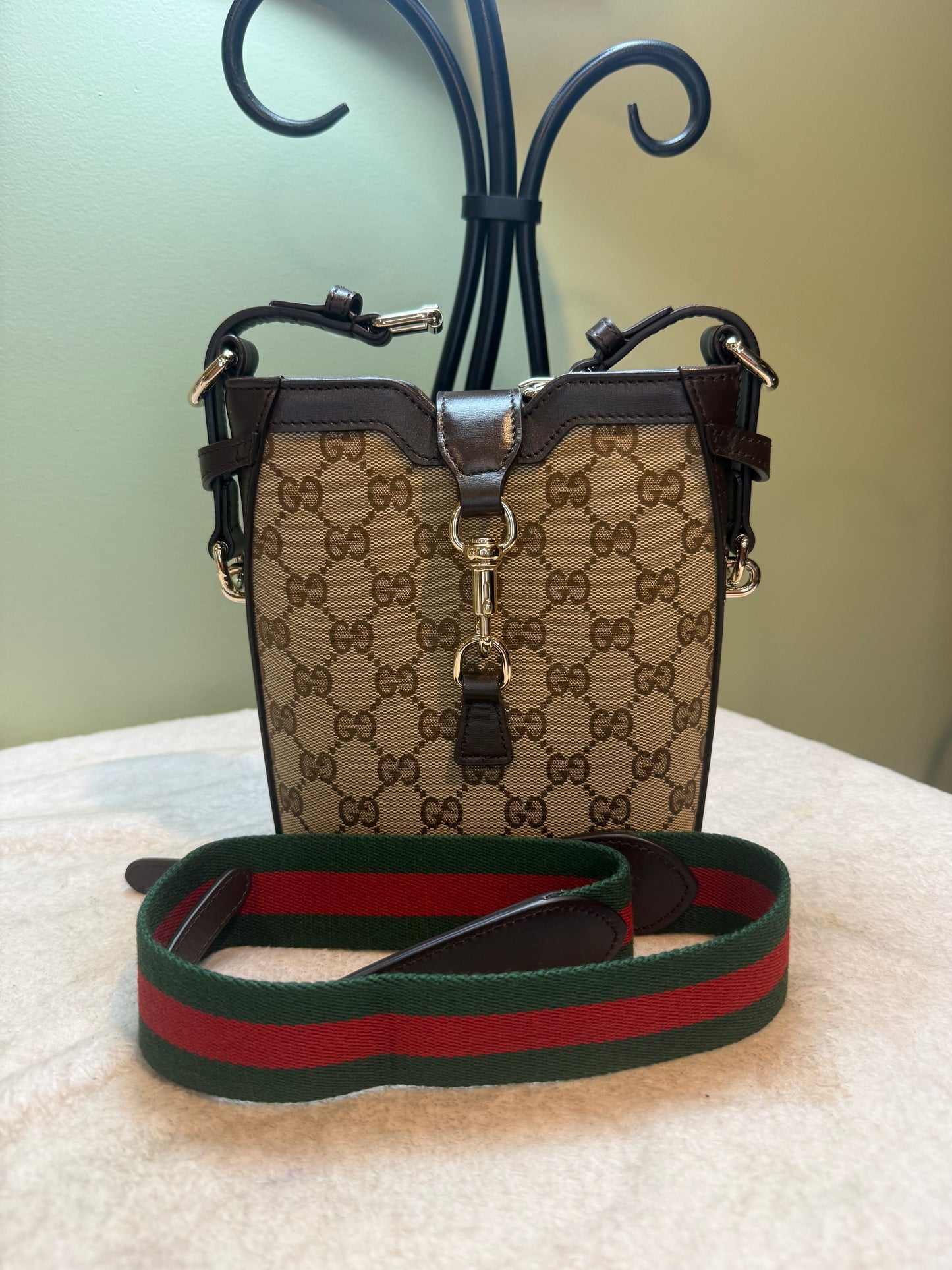 1641. Gucci GG Mini Bucket Shoulder Bag