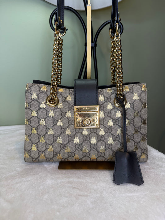 1932. Gucci GG Supreme Monogram Bees Padlock Tote