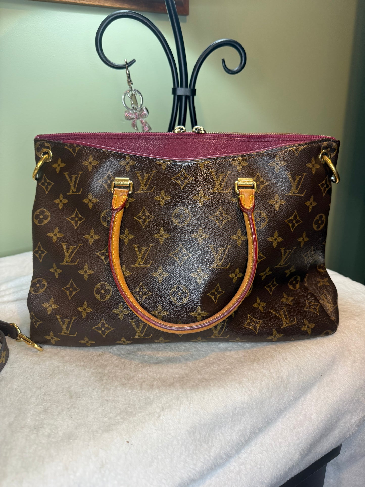 1267. Louis Vuitton Monogram Pallas MM with Fuchsia