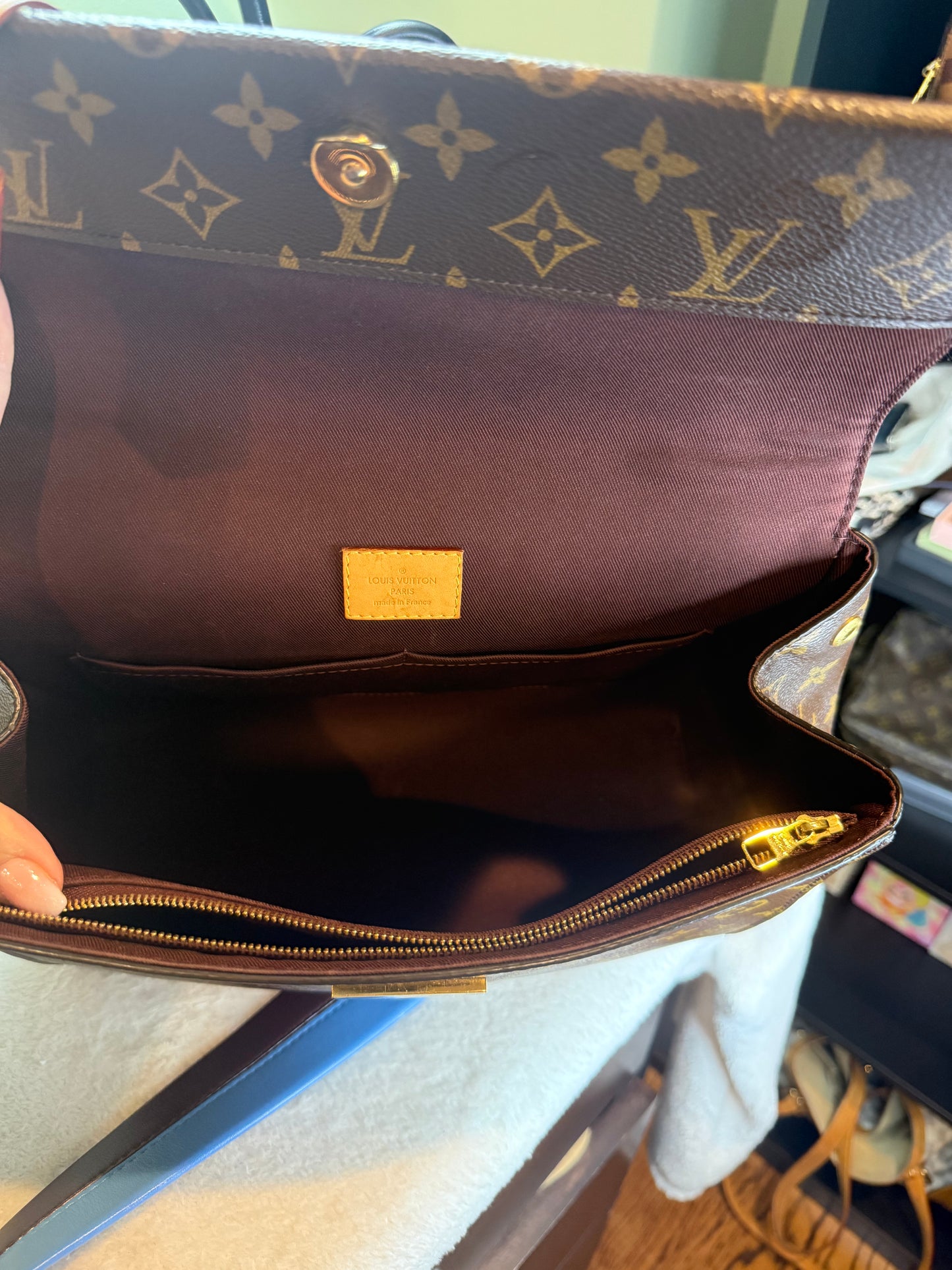 493. Louis Vuitton Monogram Cluny MM Bag with Blue strap