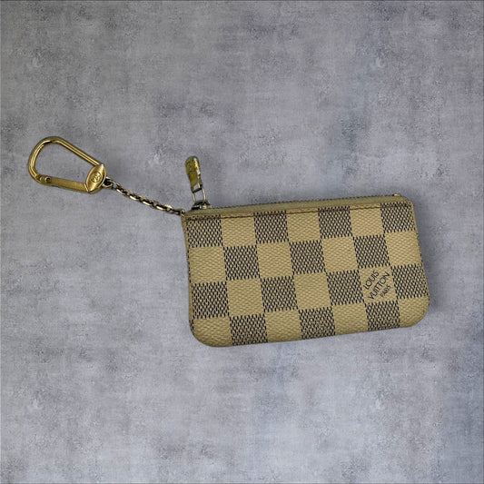 434. Louis Vuitton Damier Azur Key Cles