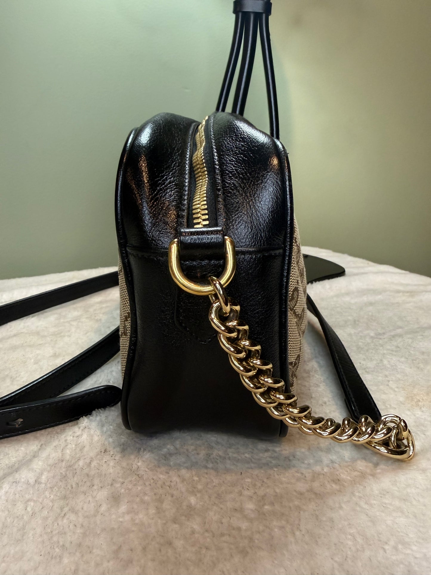 1545. Gucci GG Marmont Beige/Black Quilted Canvas Camera Bag