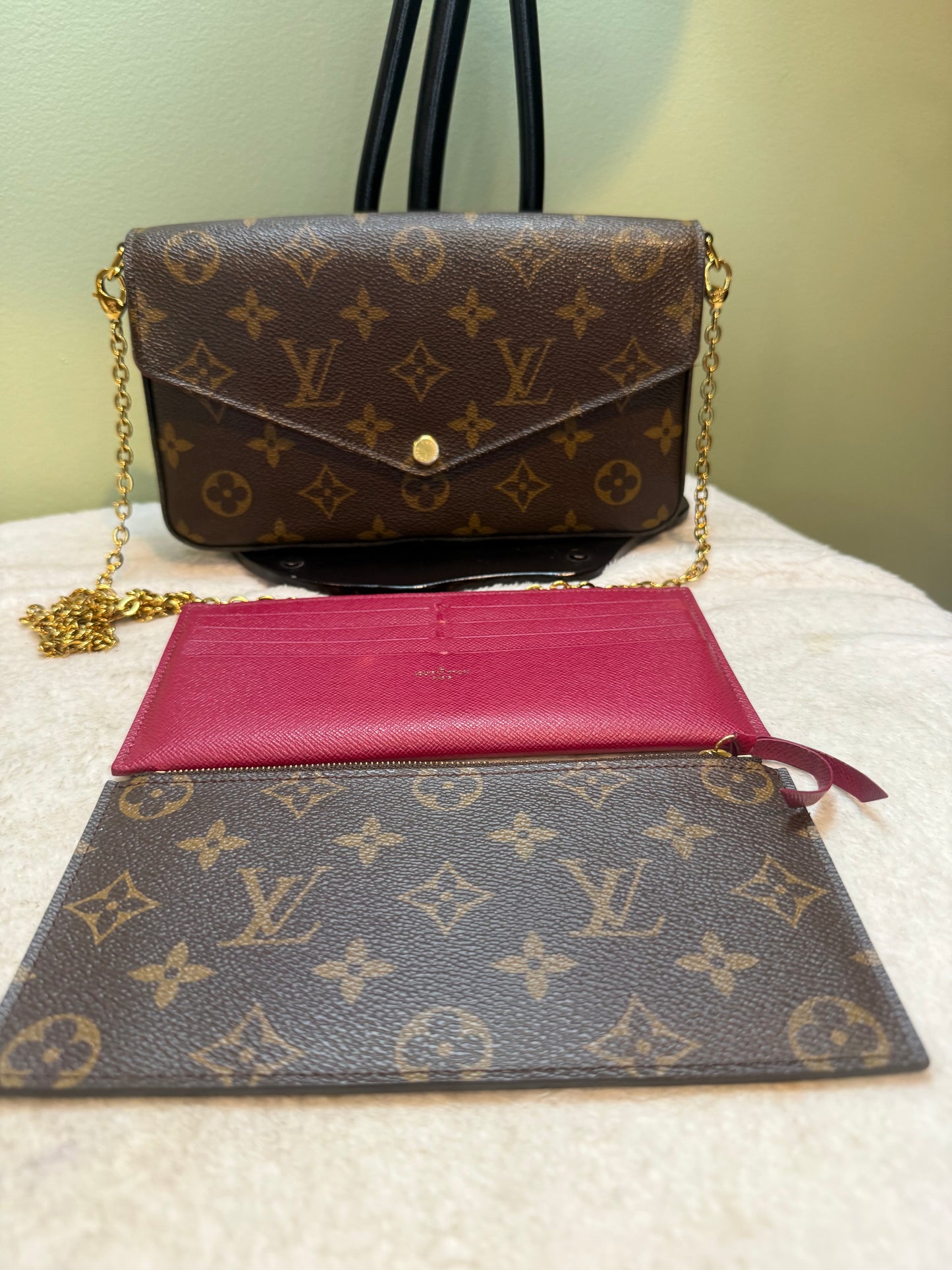 1639. Louis Vuitton Monogram Felicie Pochette