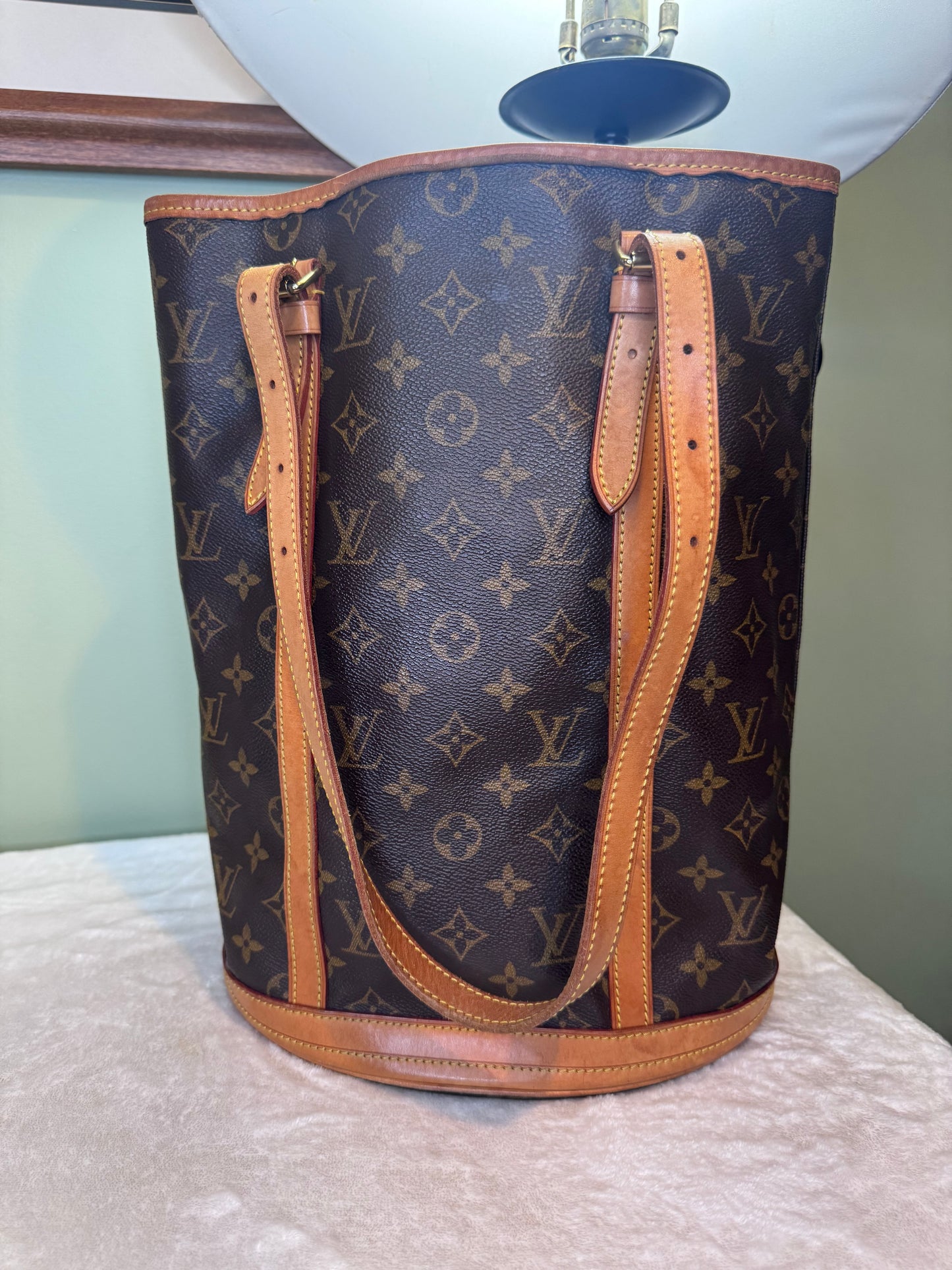 1879. Louis Vuitton Monogram Large Bucket Bag