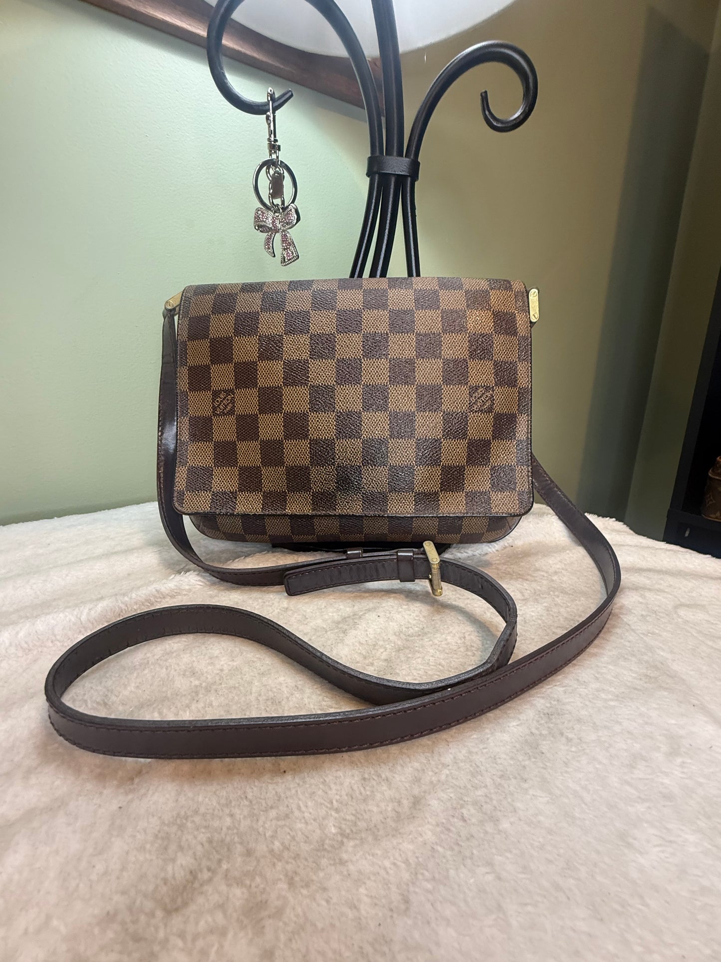 1121. Louis Vuitton Damier Ebene Musette Tango