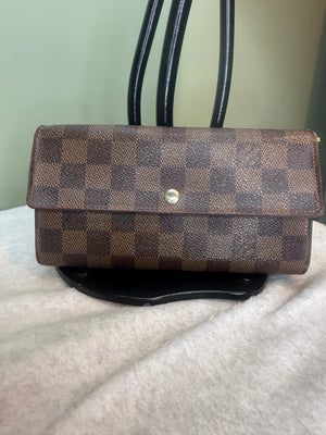 1344. Louis Vuitton Damier Ebene Sarah Wallet