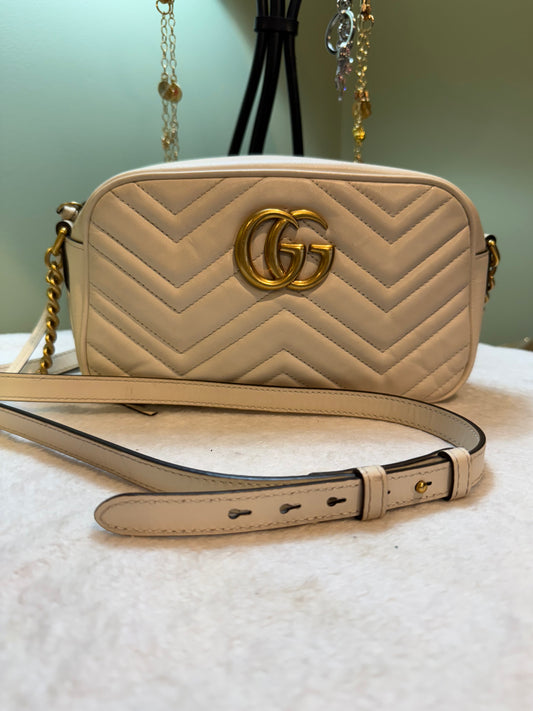 283. Gucci Cream Medium Marmont Quilted Leather Crossbody Camera Bag
