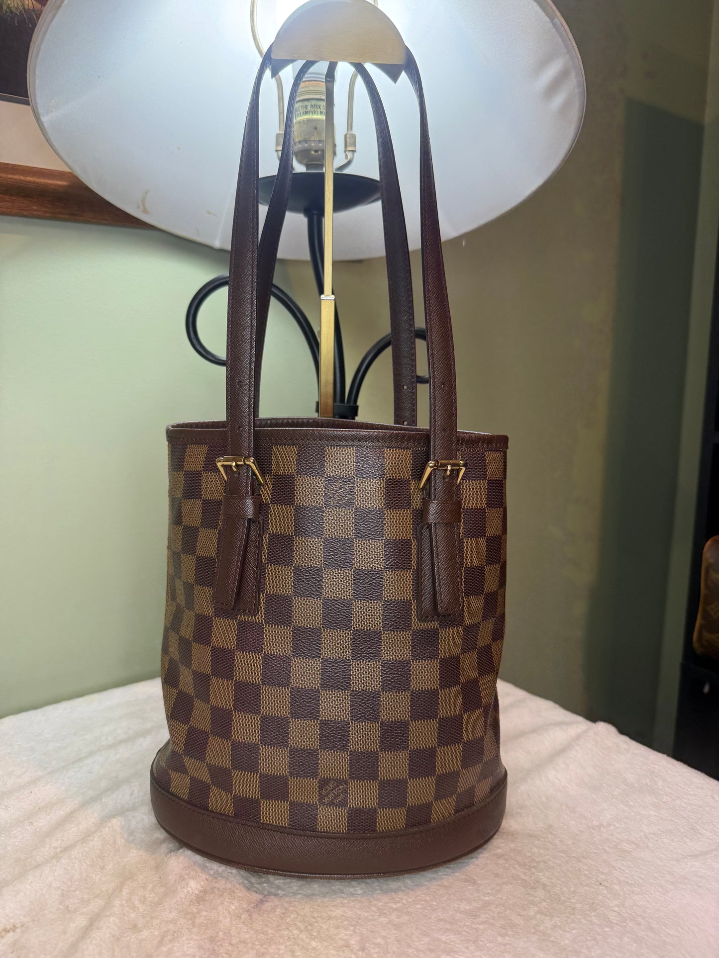 1449. Louis Vuitton Damier Ebene Bucket Bag