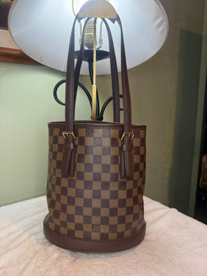 1449. Louis Vuitton Damier Ebene Bucket Bag