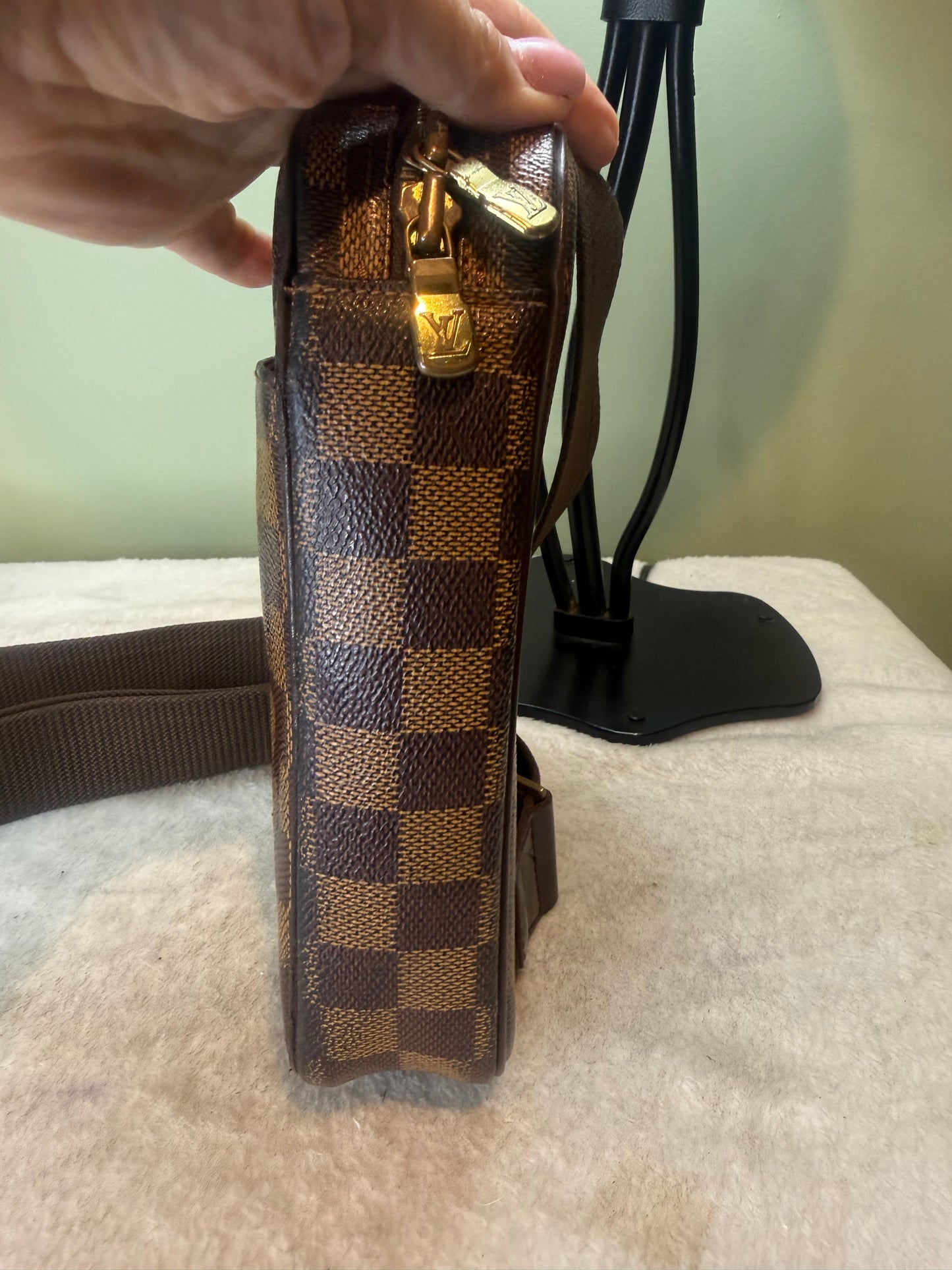 1551. Louis Vuitton Damier Ebene Gange