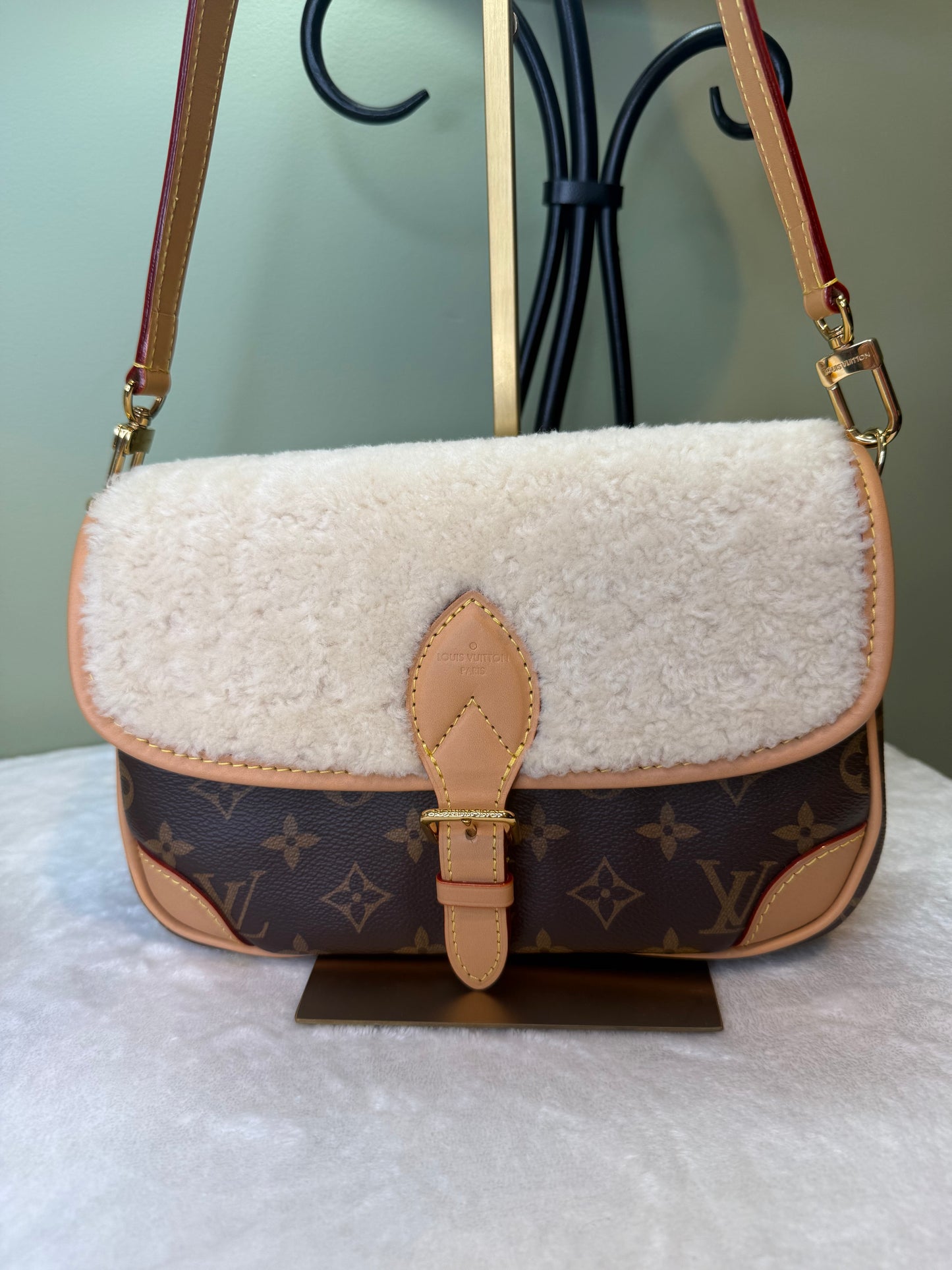 1810. Louis Vuitton Monogram Diane Shearling