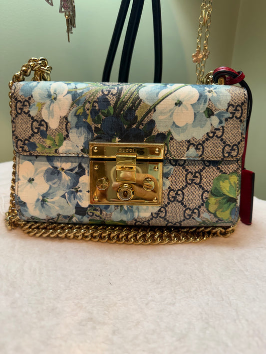 416. Gucci GG Supreme Small Padlock Blue Blooms Shoulder Bag