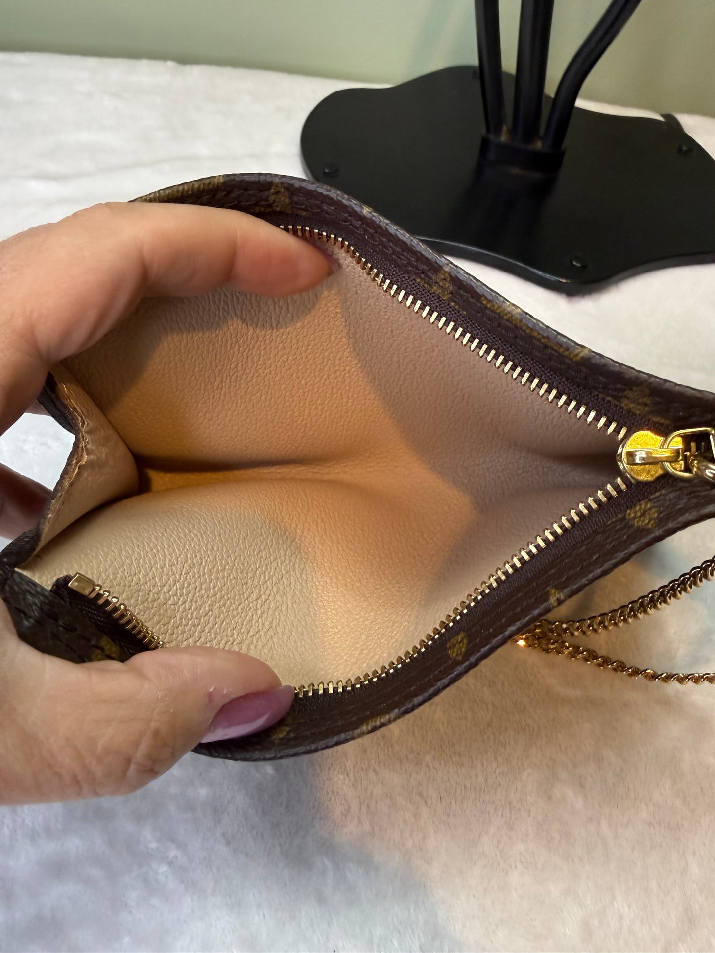 1785. Louis Vuitton Monogram Bucket Pouch