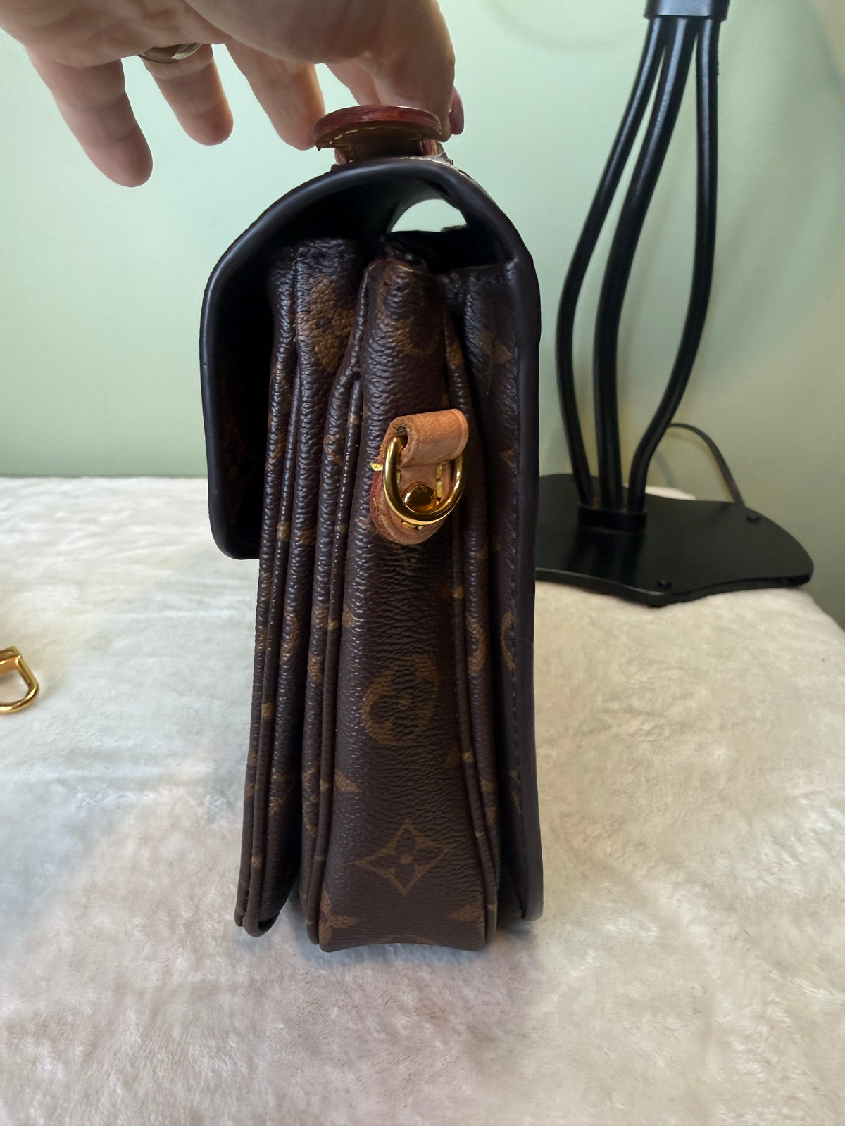 2132. Louis Vuitton Monogram Pochette Metis