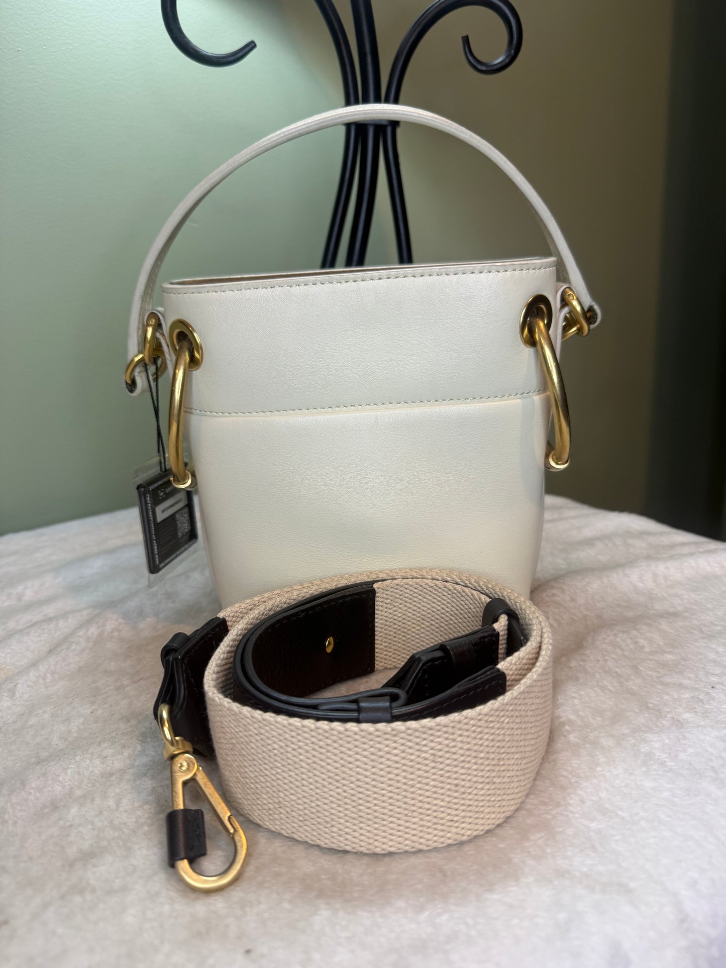 1322. Chloe Cream Roy Small Bucket Bag