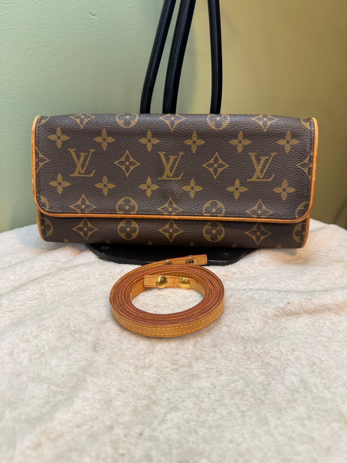 1670. Louis Vuitton Monogram Twin Pochette GM