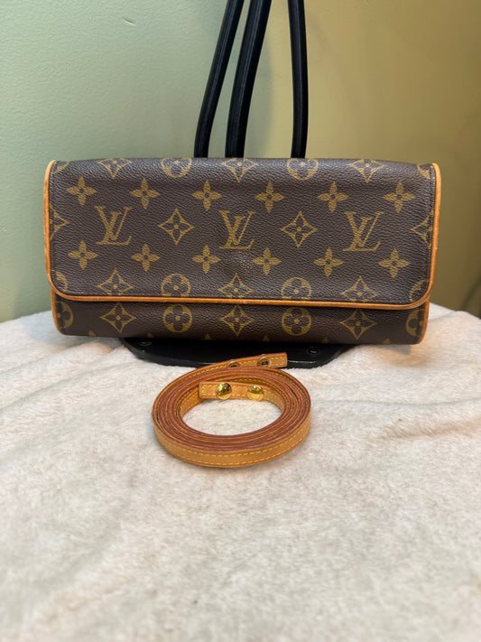 1670. Louis Vuitton Monogram Twin Pochette GM