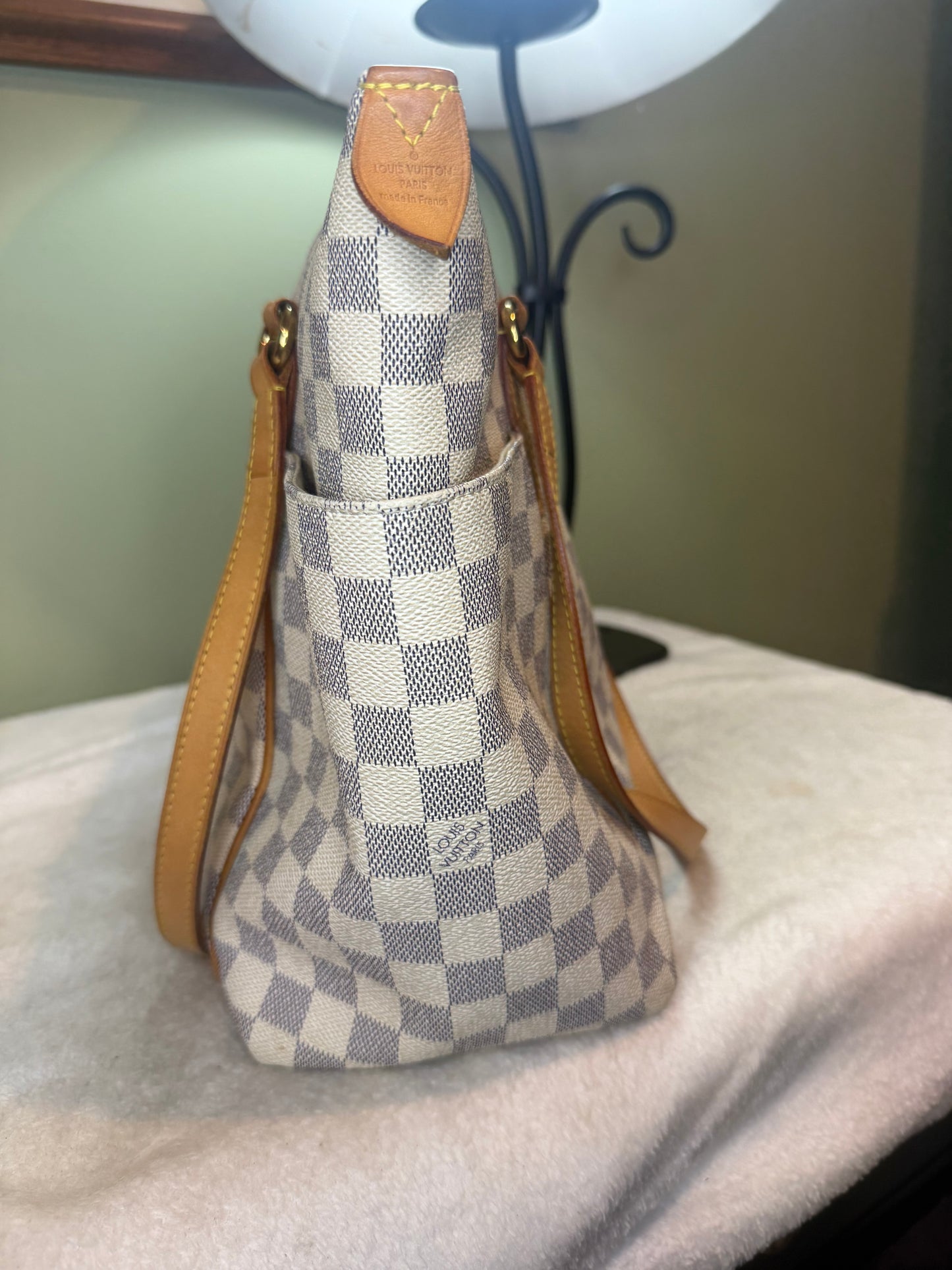 1538. Louis Vuitton Damier Azur Totally MM