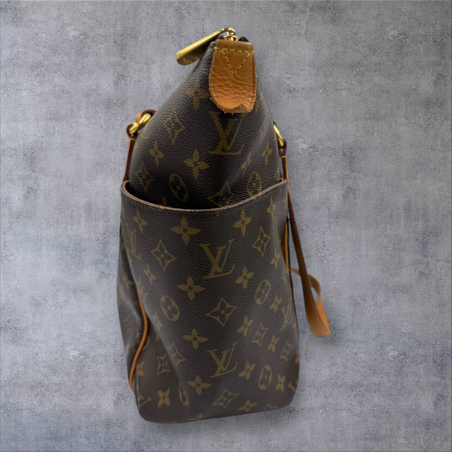 351. Louis Vuitton Monogram Totally MM