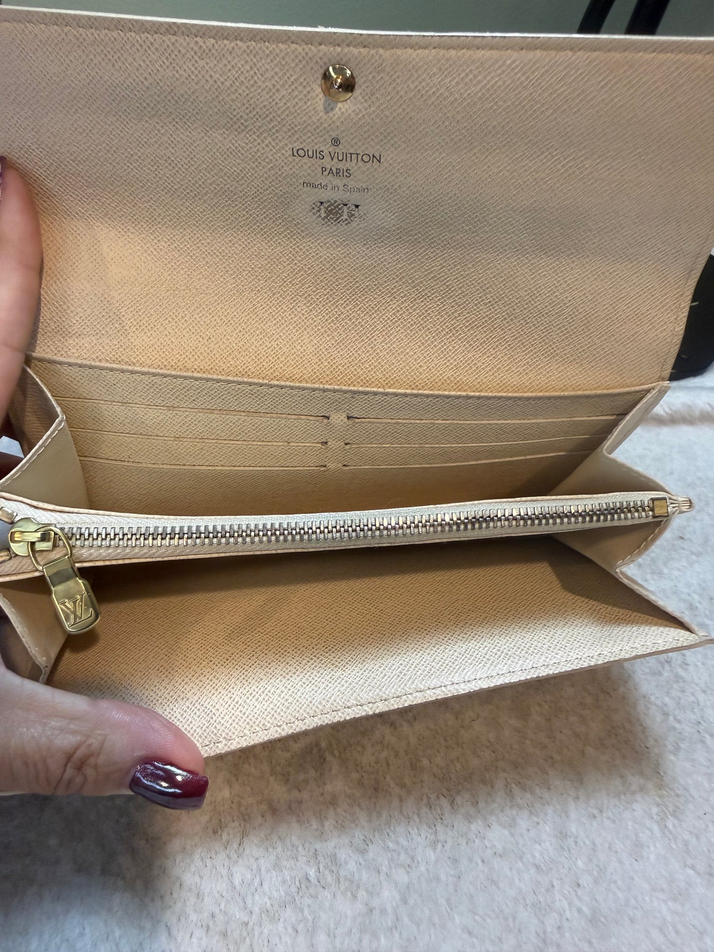 1651. Louis Vuitton Damier azur Sarah Wallet