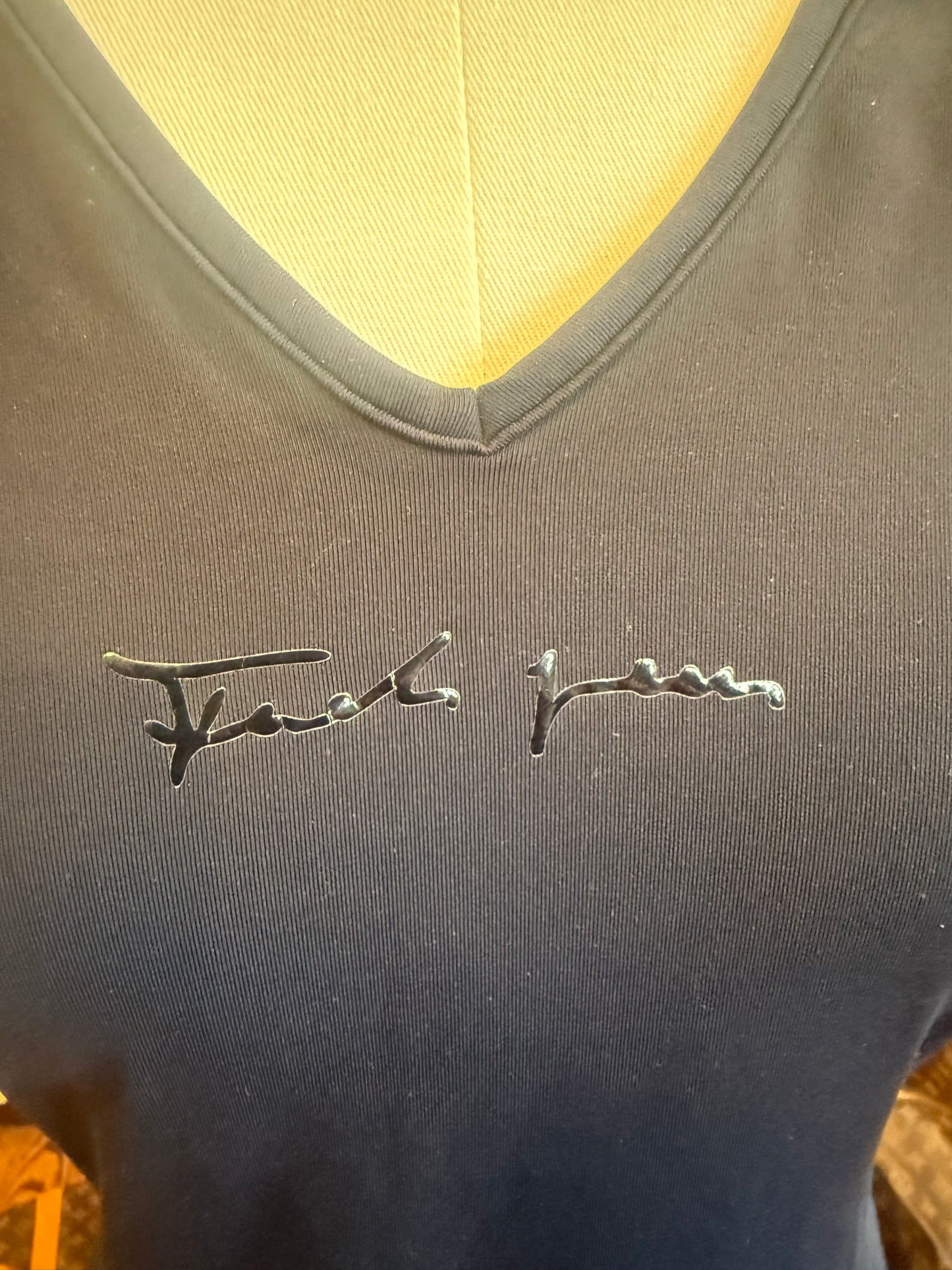 1654. Fendi Black V-Neck T shirt