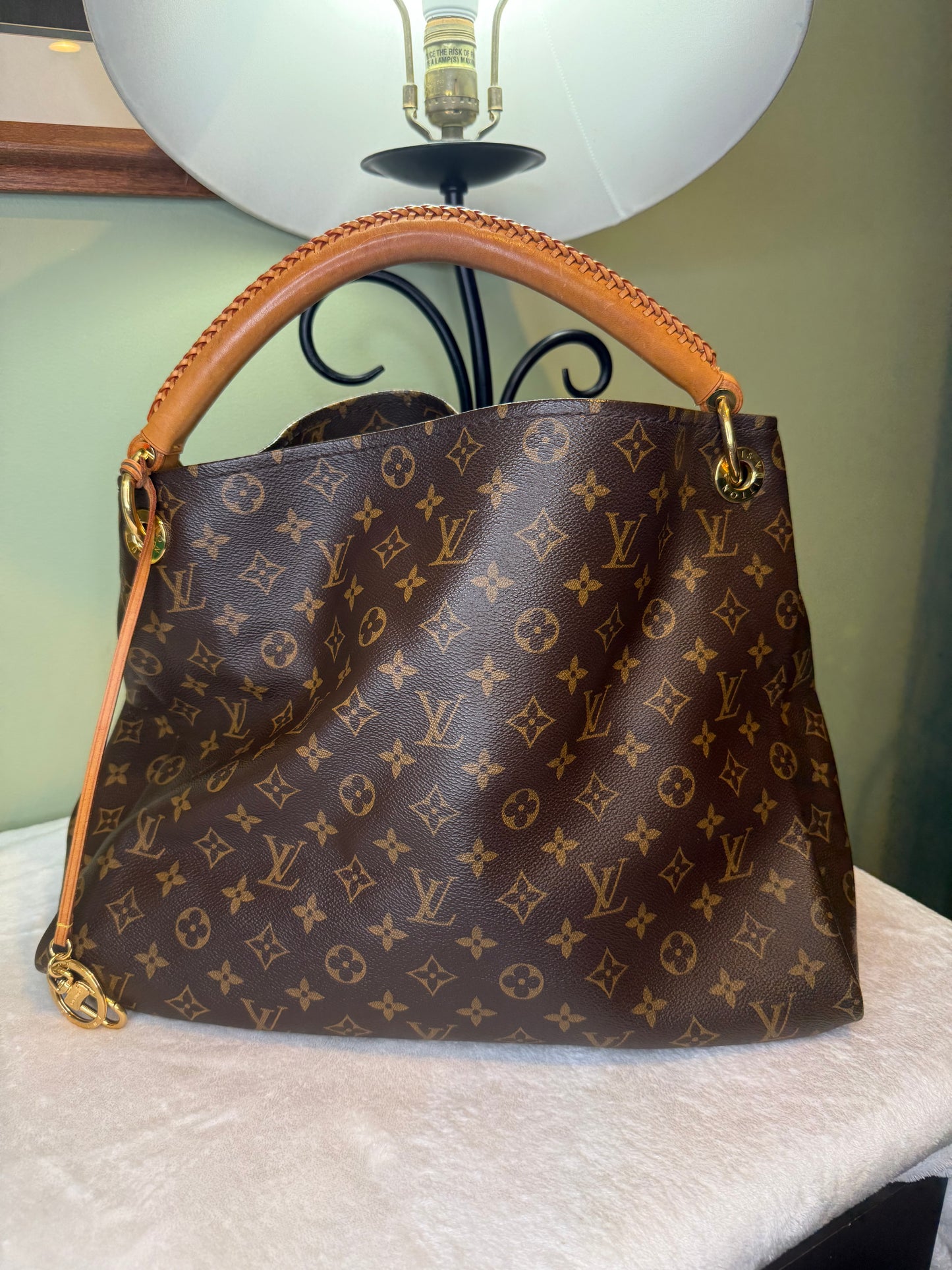 1768. Louis Vuitton Monogram Artsy
