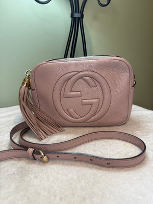 1547. Gucci Light Pink Soho Disco Camera Bag