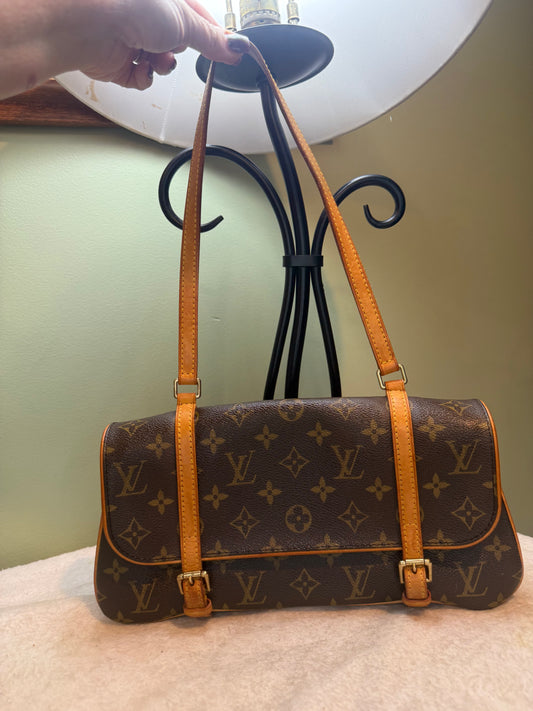 1702. Louis Vuitton Vintage Monogram Pochette Marelle