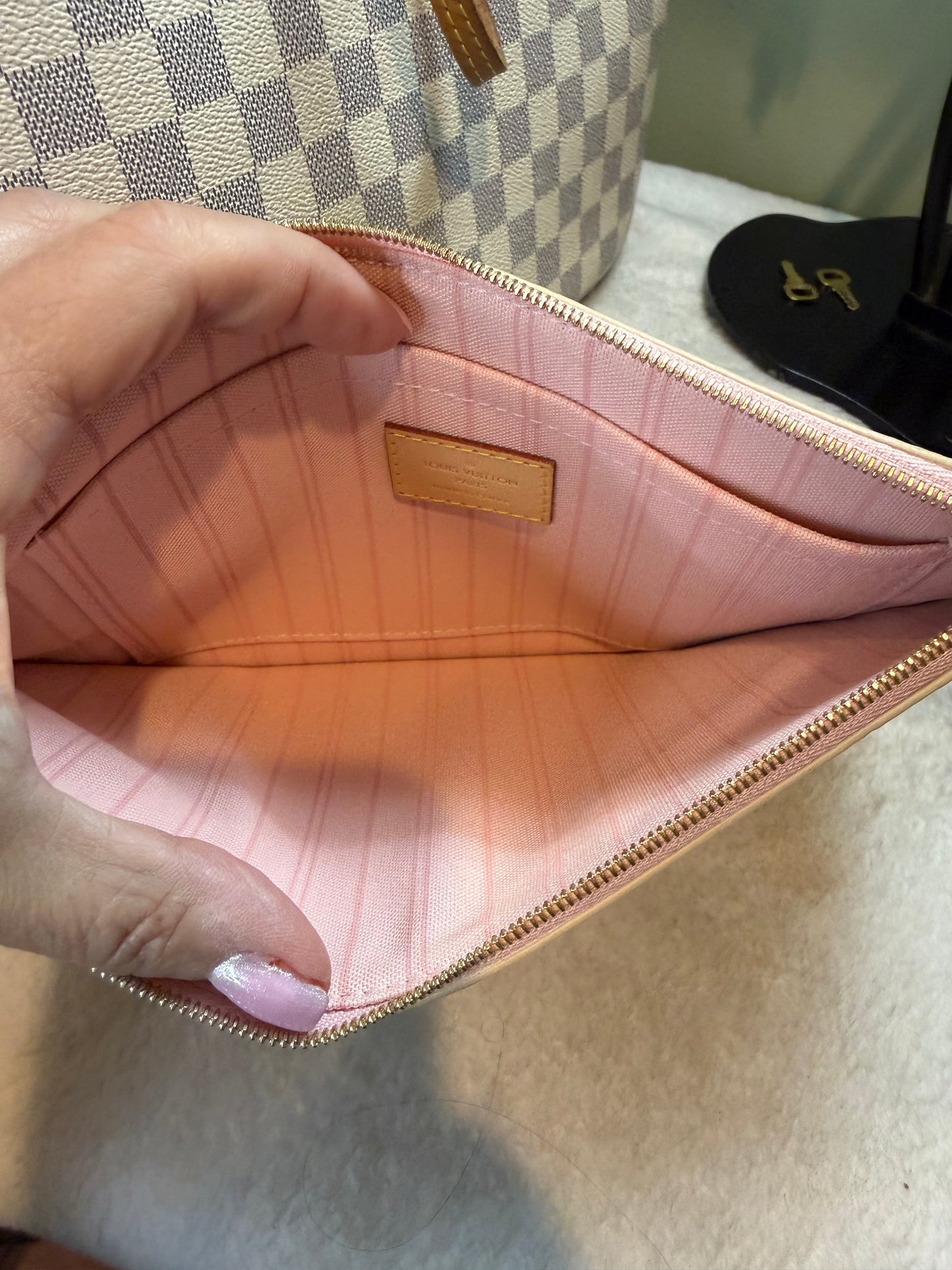 1466. Louis Vuitton Damier Azur Neverfull MM with Pink and Pouch