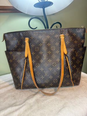 1523. Louis Vuitton Monogram Totally MM
