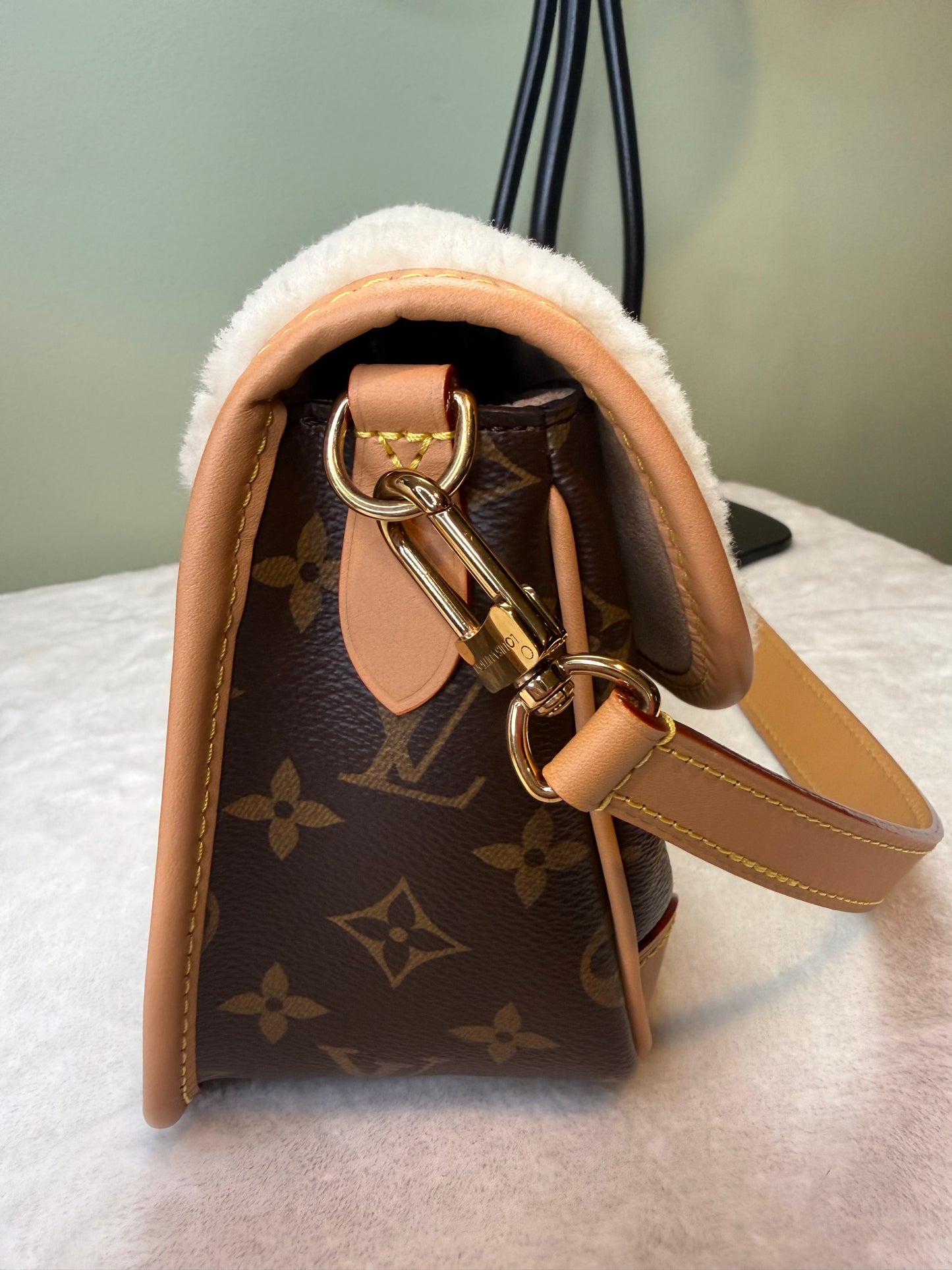 1810. Louis Vuitton Monogram Diane Shearling