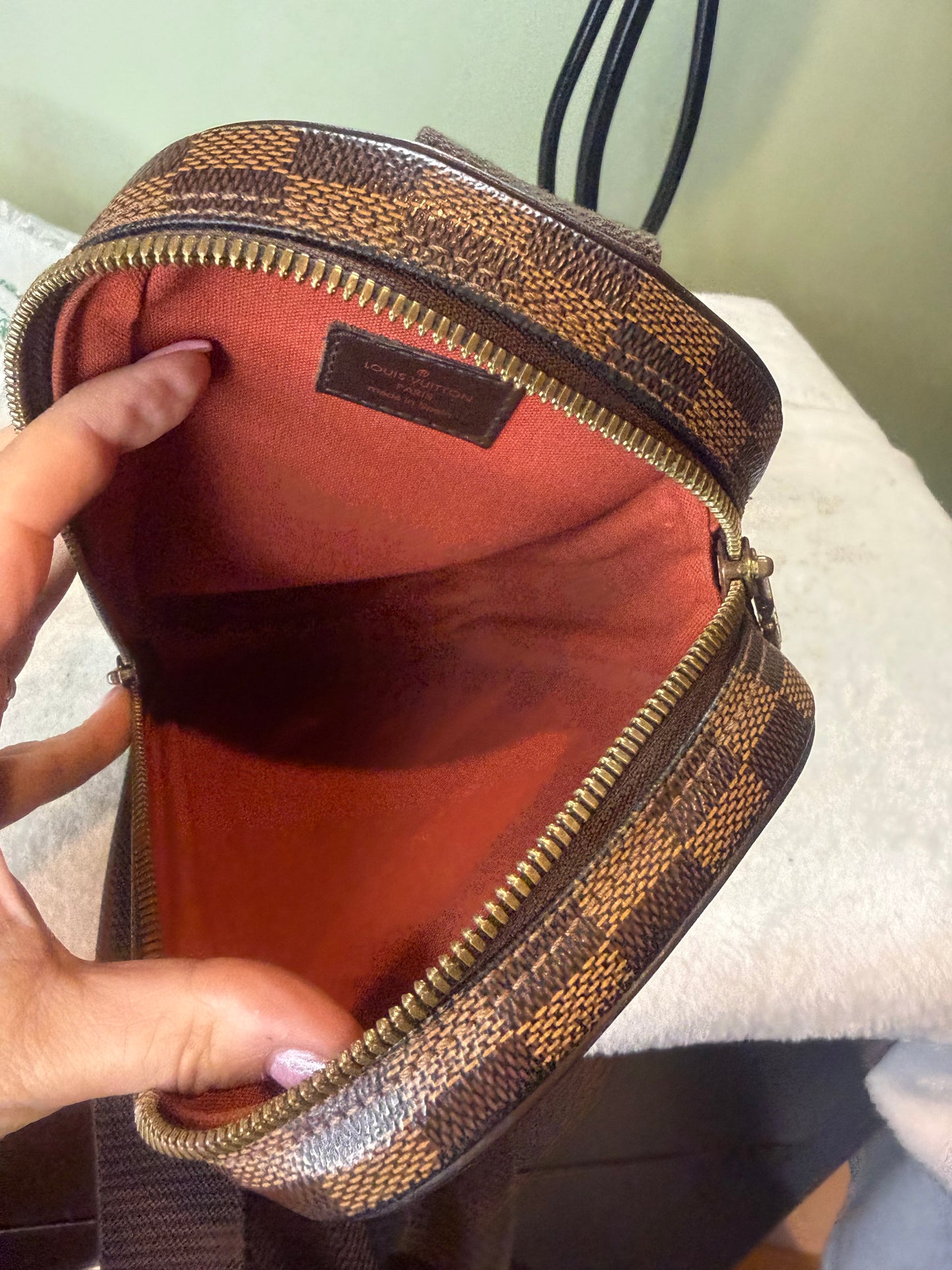1551. Louis Vuitton Damier Ebene Gange