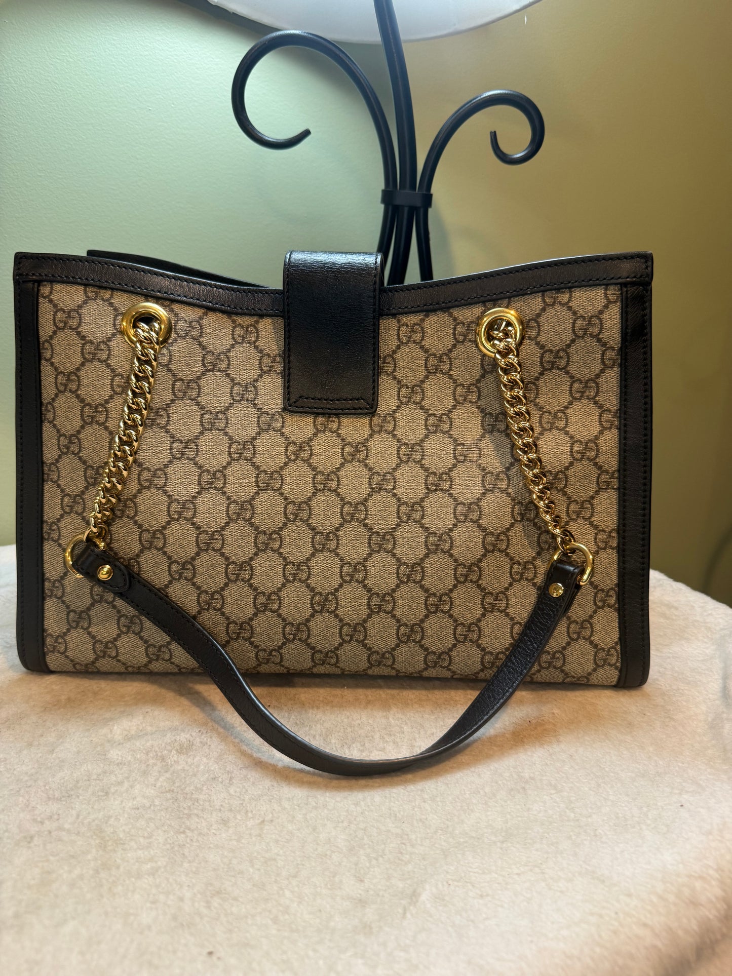 1672. Gucci GG Medium Padlock Shoulder bag