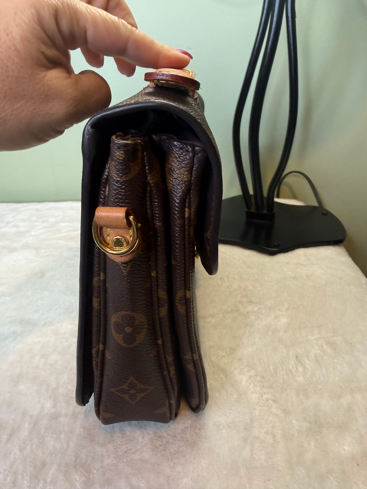 2132. Louis Vuitton Monogram Pochette Metis