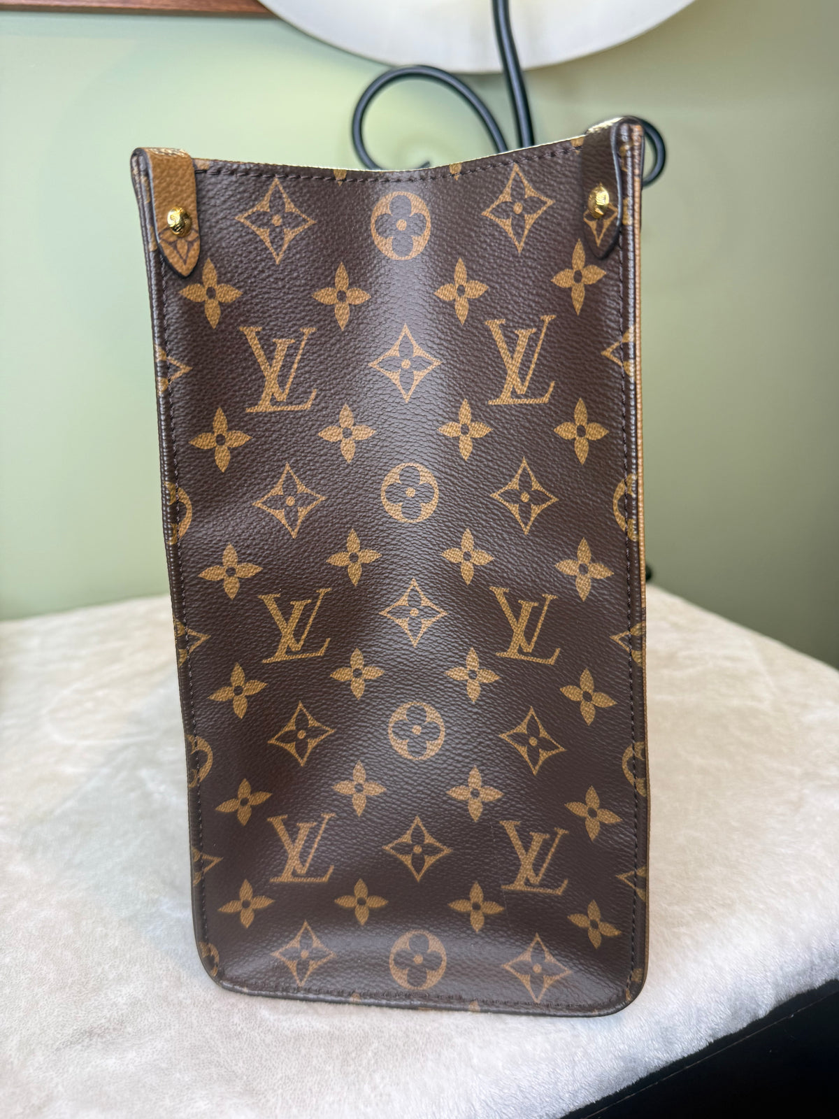 2180. Louis Vuitton Reverse Monogram OnTheGo MM