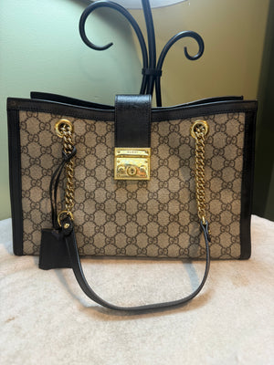 1672. Gucci GG Medium Padlock Shoulder bag