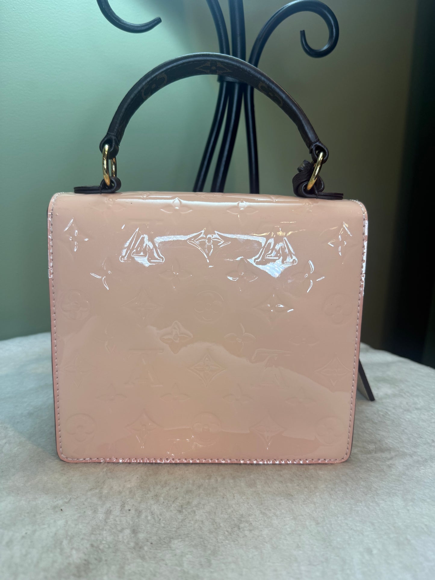 1276. Louis Vuitton Pink Vernis Spring Street