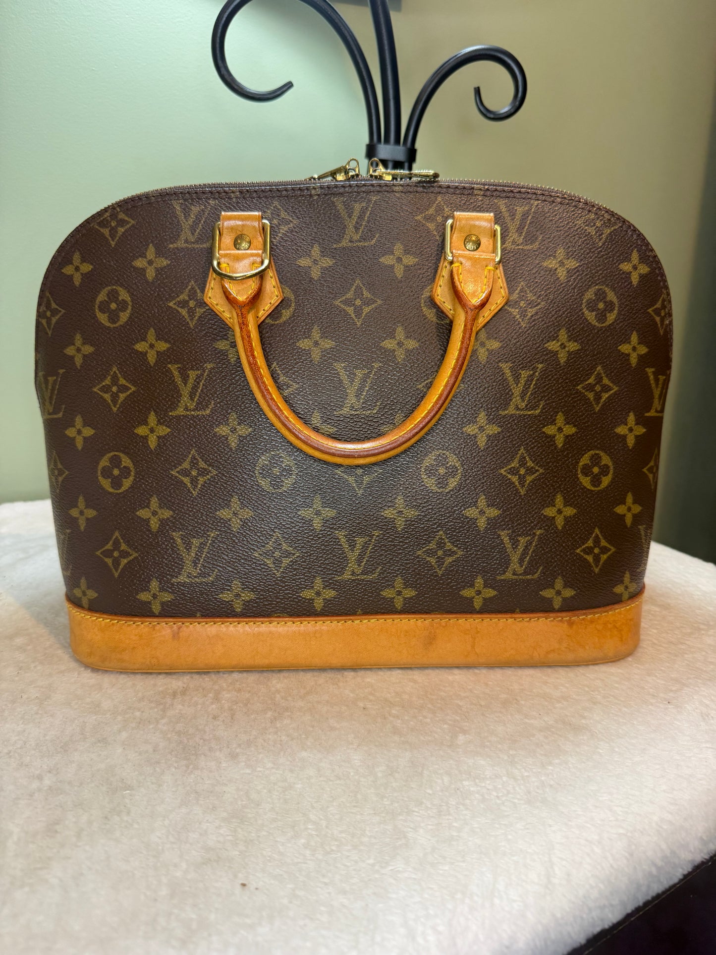 1294. Louis Vuitton Monogram Alma PM