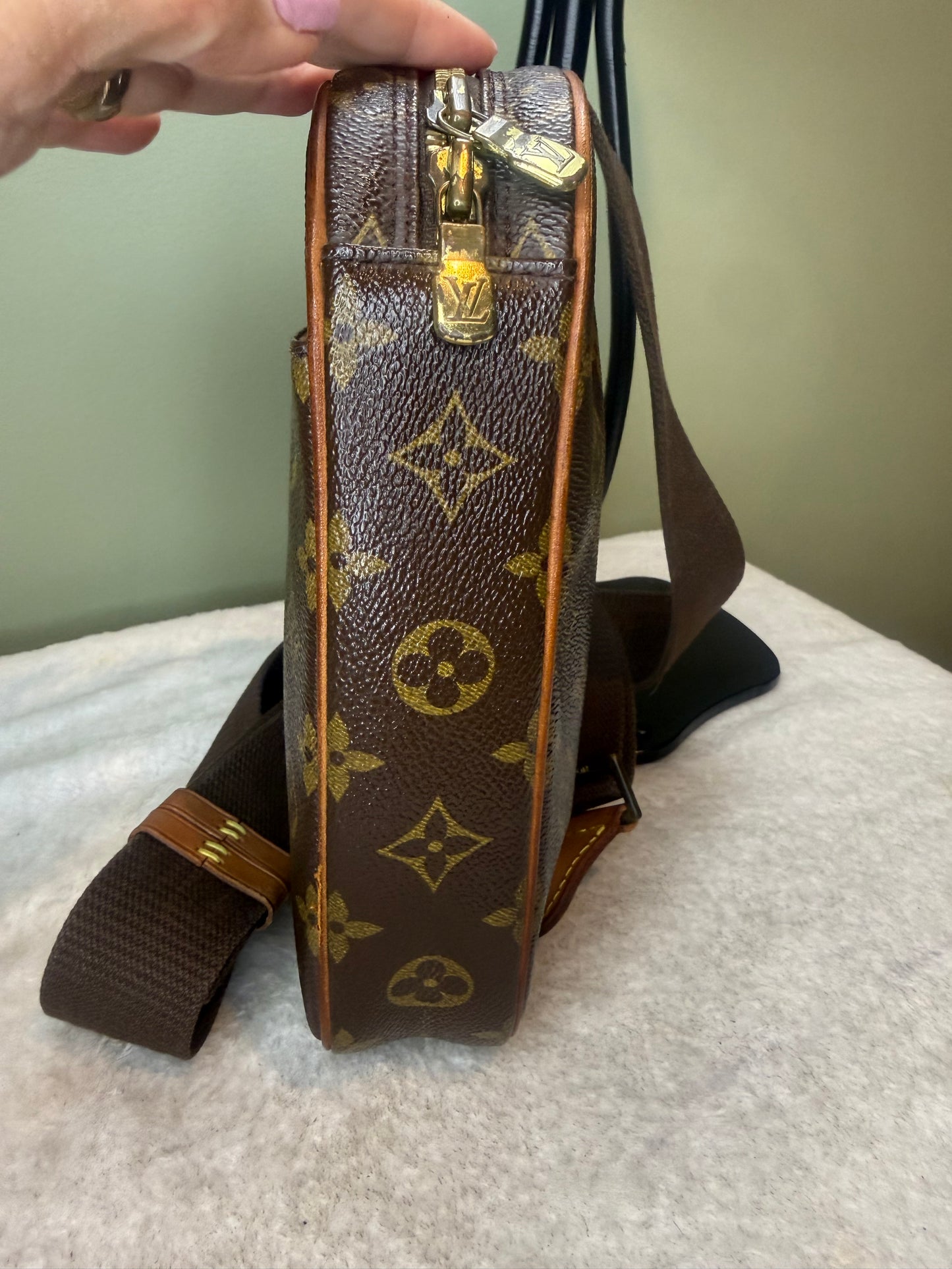 1544. Louis Vuitton Monogram Gange Sling Bag