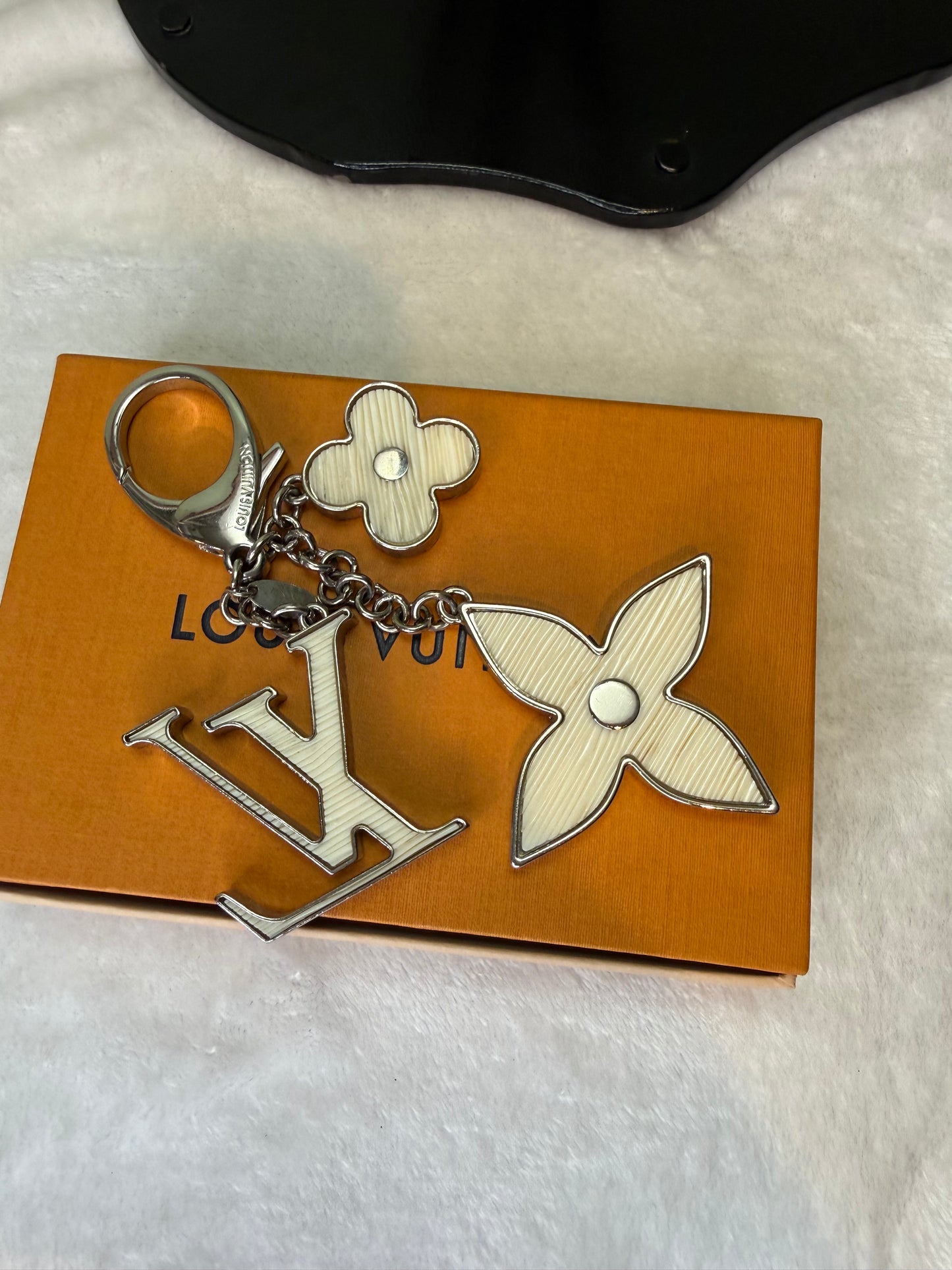1739. Louis Vuitton Fleur d'Epi Bag Charm