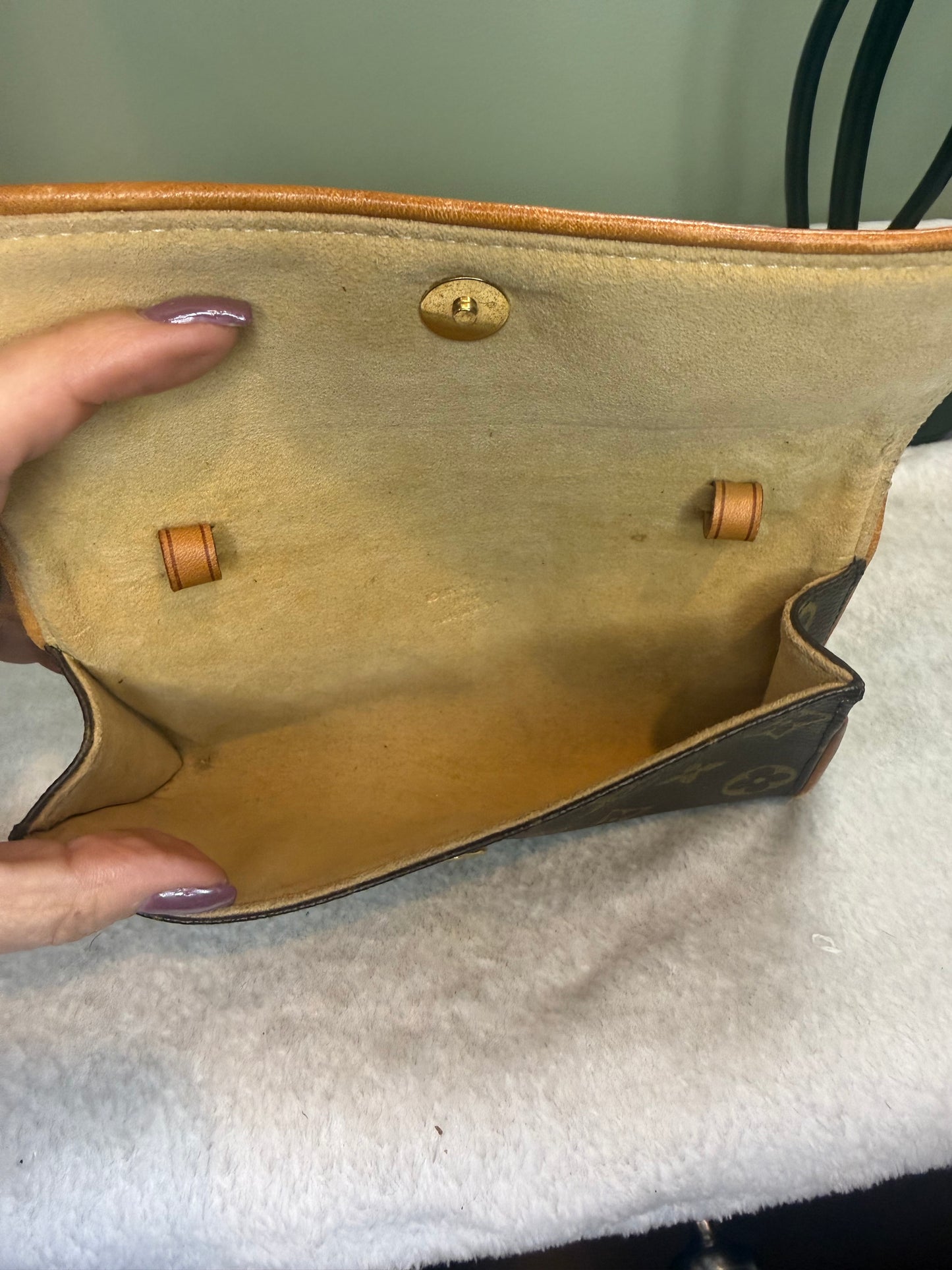 1033. Louis Vuitton Monogram Twin Pochette PM