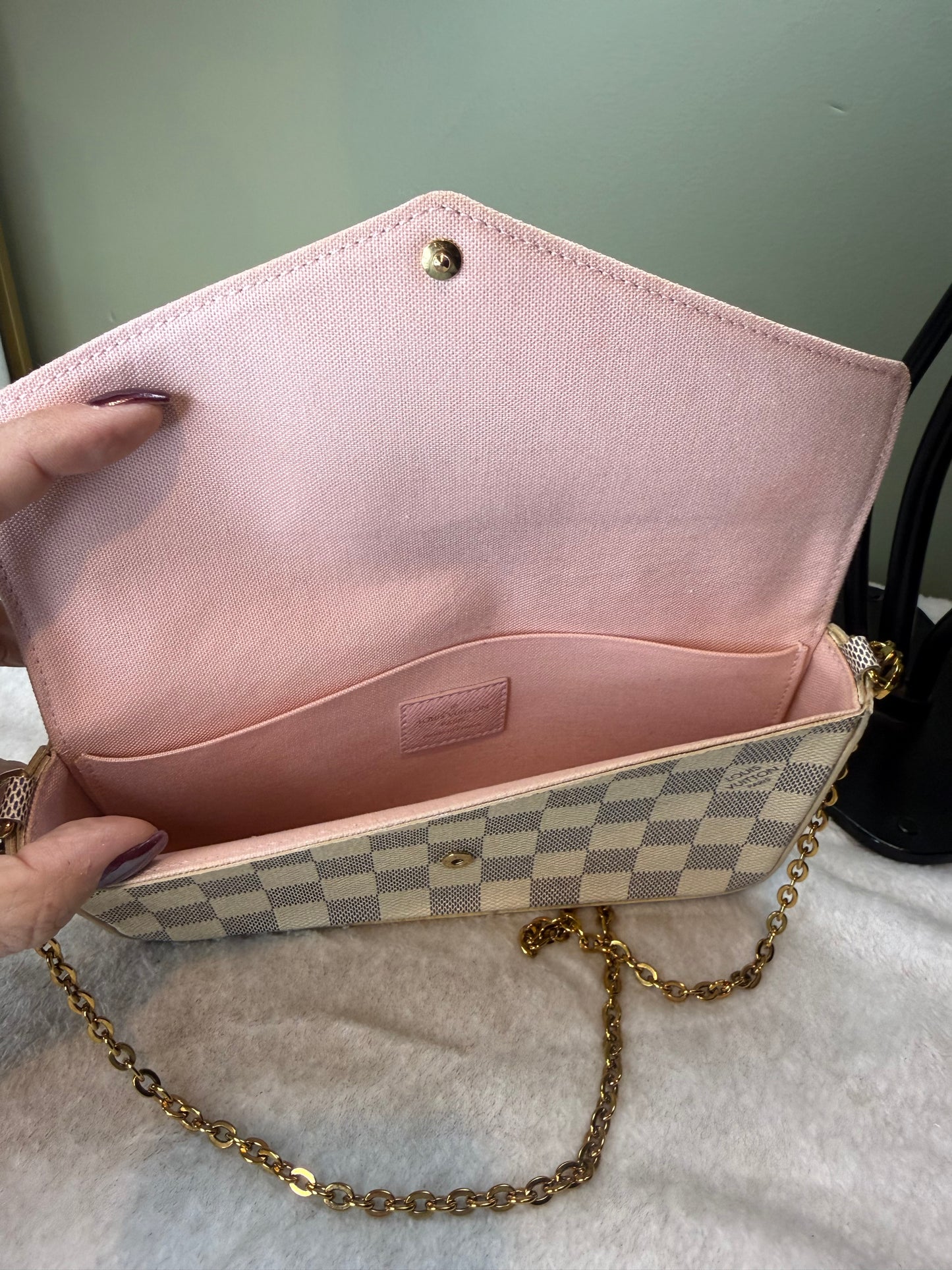 1154. Louis Vuitton Damier Azur Felicie Pochette