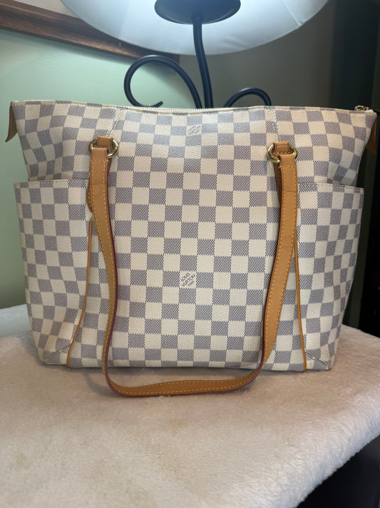 479. Louis Vuitton Damier Azur Totally MM