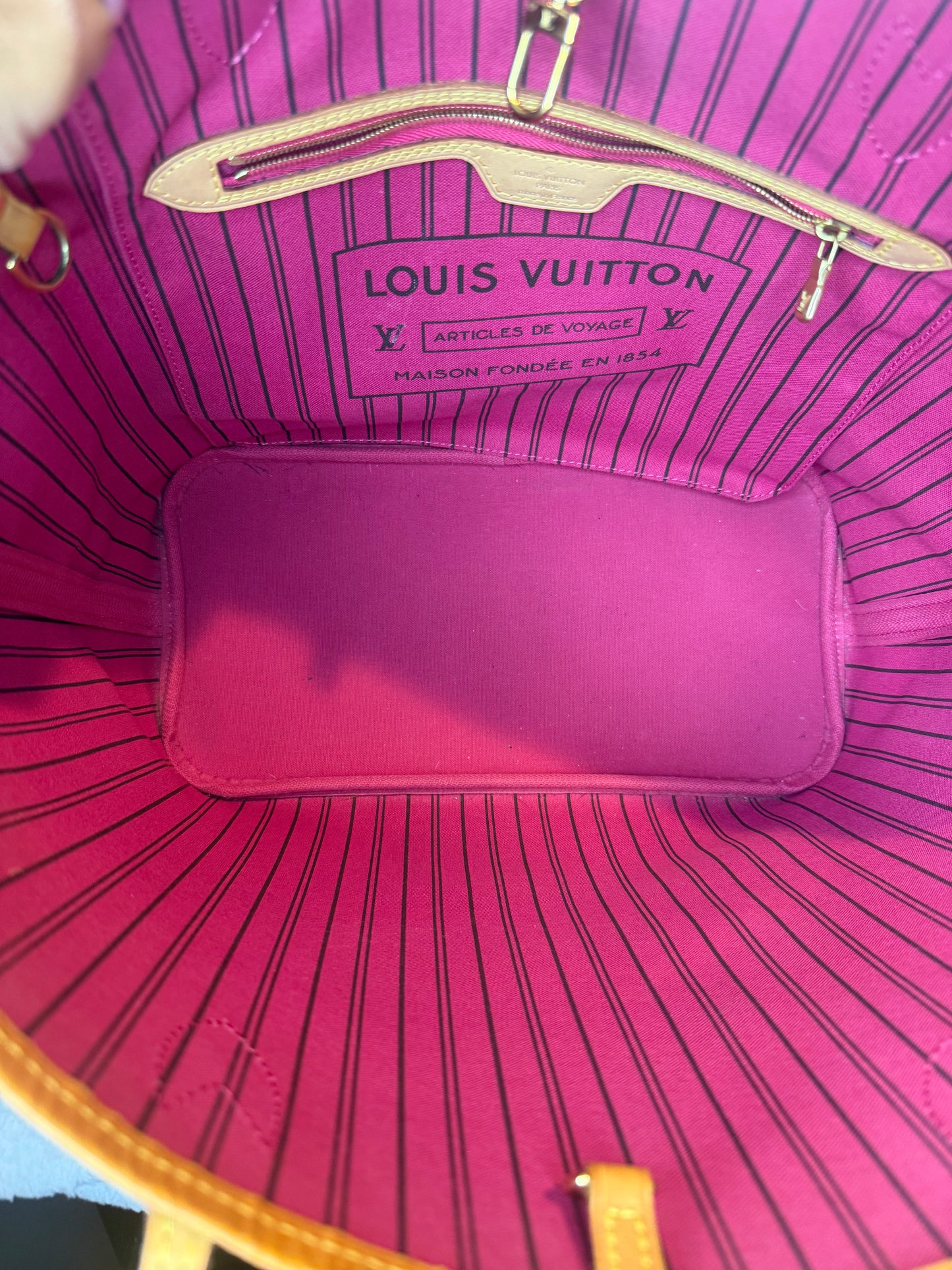 1462. Louis Vuitton Monogram Neverful MM with Fuchsia