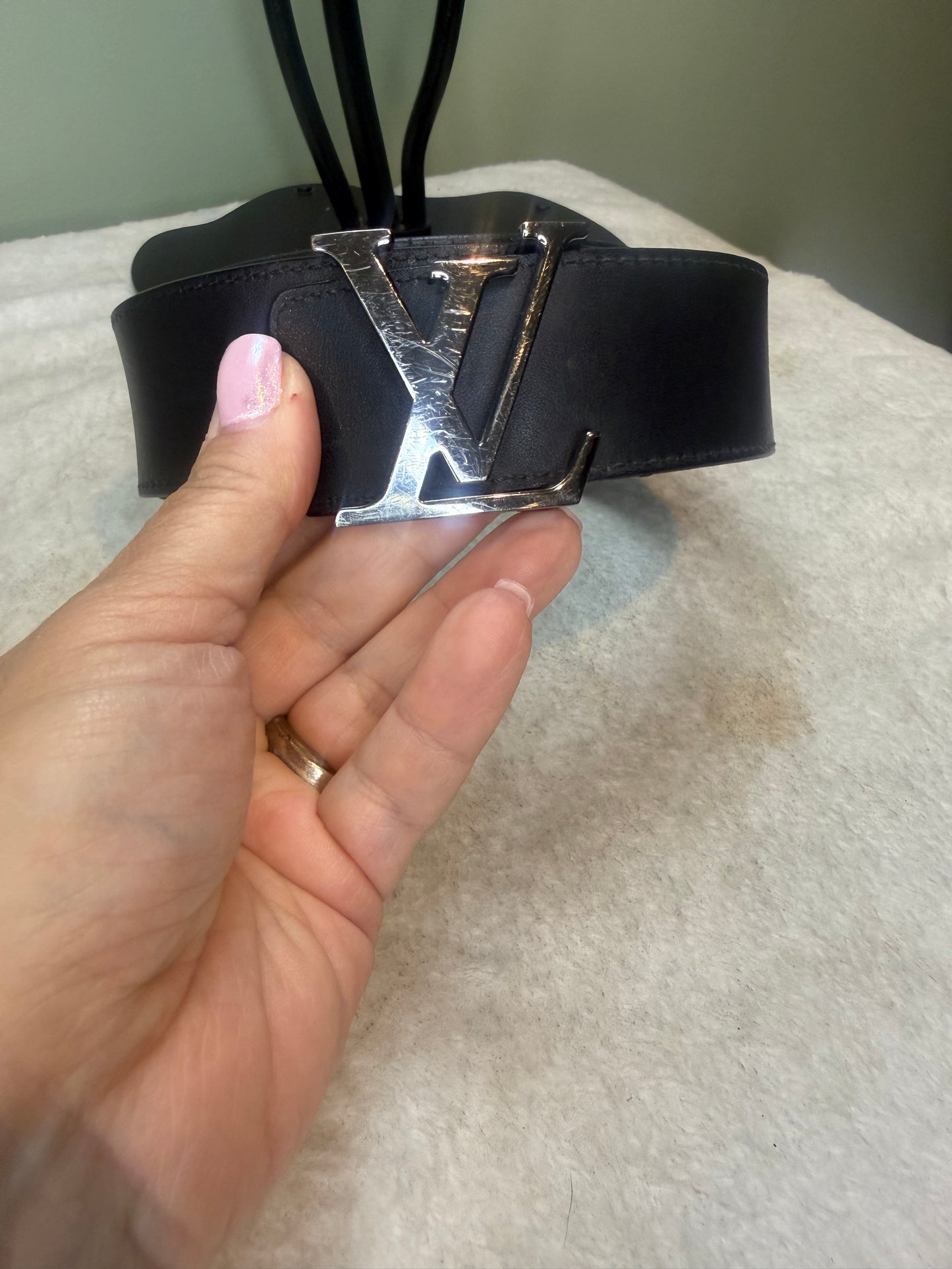 1537. Louis Vuitton Black Calfskin Reversible Belt 95/38
