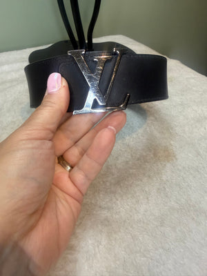 1537. Louis Vuitton Black Calfskin Reversible Belt 95/38