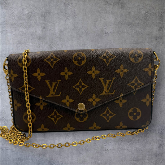 332. Louis Vuitton Monogram Felicie Pochette with two inserts