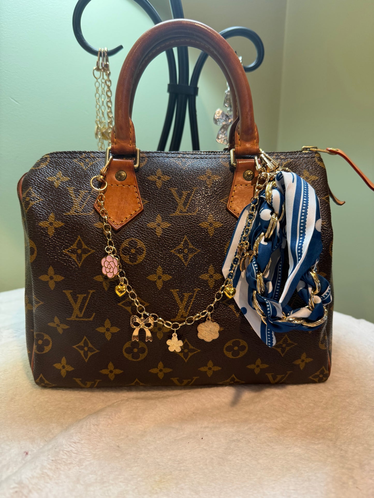302. Louis Vuitton Monogram Speedy 25